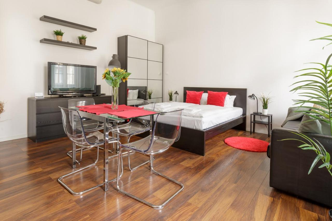 Ferienwohnung Red Dot Two - New Unit In The Heart Of Party Town Budapest Exterior foto